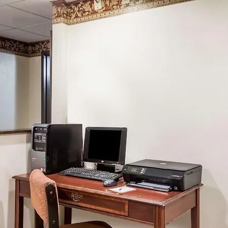 Days Inn & Suites By Wyndham Youngstown / Girard Ohio-2