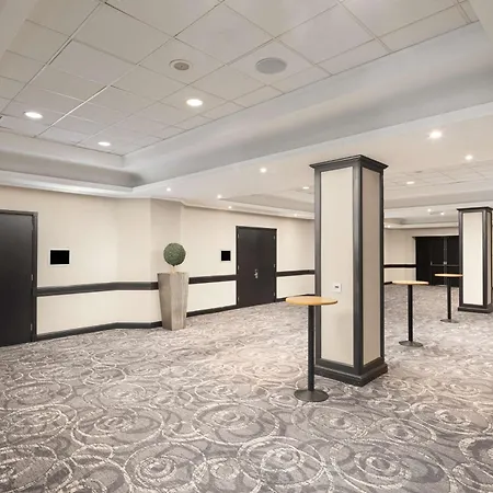 Hilton London Gatwick Airport-2