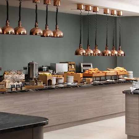 Hilton London Gatwick Airport-2