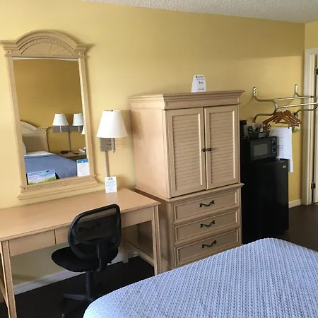 Days Inn By Wyndham Madison-2