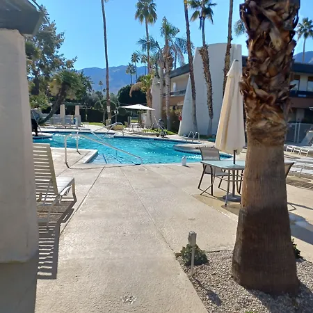 Travelodge By Wyndham Palm Springs-3