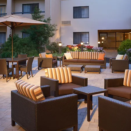 Courtyard St. Louis Westport Plaza-3