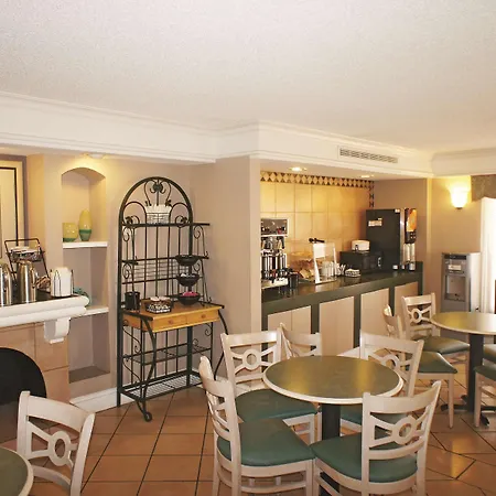 La Quinta Inn By Wyndham Kansas City Lenexa-2