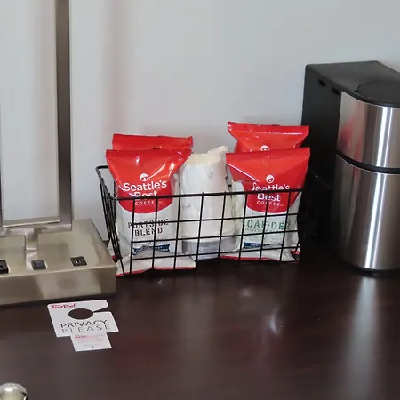 Red Roof Inn Plus & Suites Erie-2
