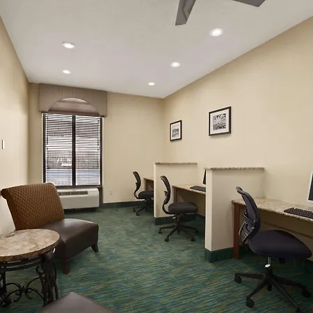 Days Inn By Wyndham Baltimore Inner Harbor-3