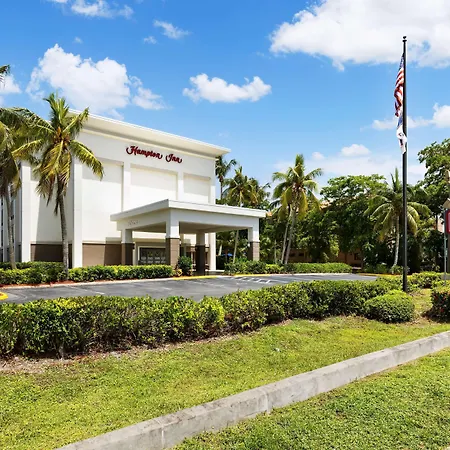 Hampton Inn Naples-Central-3