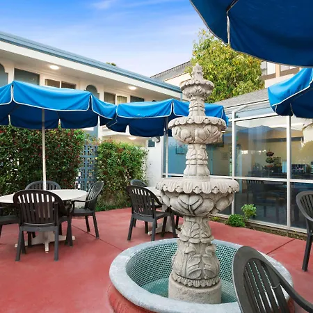 Travelodge By Wyndham Bakersfield-3