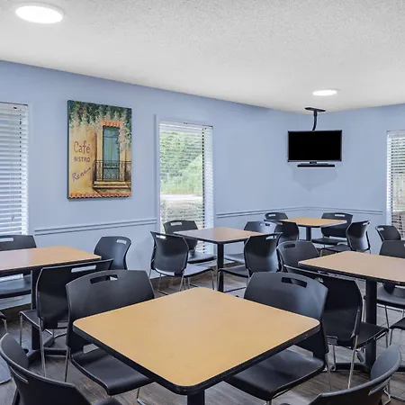 Days Inn By Wyndham Pensacola I-10-2