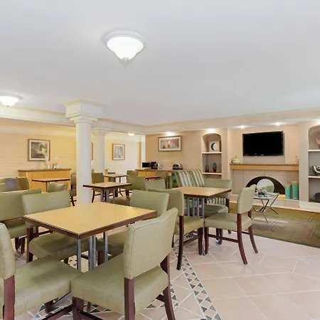 La Quinta Inn By Wyndham Orlando Airport West-2