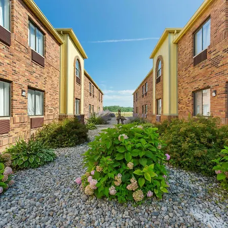 Quality Inn Alexis Rd-3