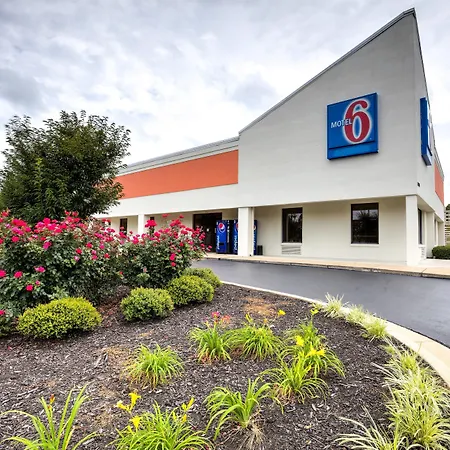 Super 7 Inn Tupelo-3
