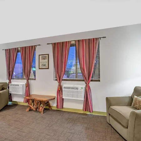 Super 8 By Wyndham Ticonderoga-2