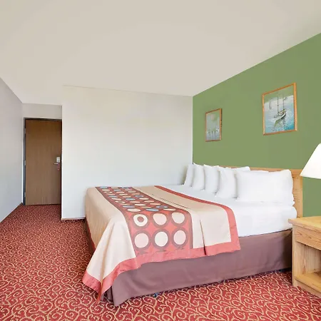 Super 8 By Wyndham Marshall-2