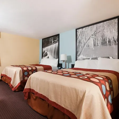 Super 8 By Wyndham Wichita Airport West Kellogg-3