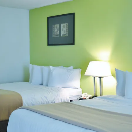 Travelodge By Wyndham Lincoln Northeast-2