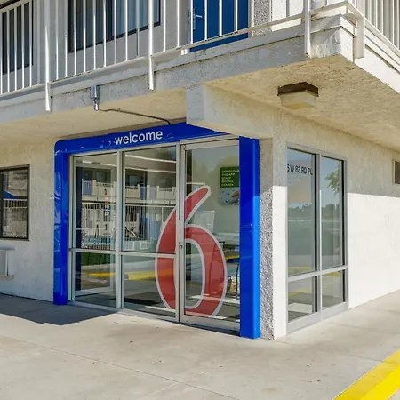 Motel 6 Thornton-2