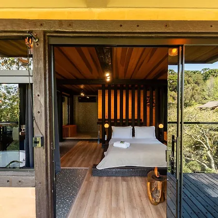 Casa Container 80 - Suítes privativas e sofisticadas integradas à natureza-2