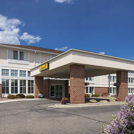 Super 8 By Wyndham Menomonie Wi-3