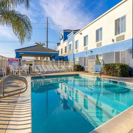Days Inn By Wyndham Lathrop-2
