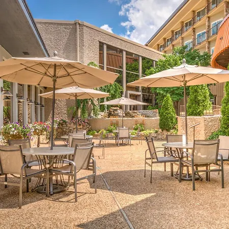 Lodge Of Four Seasons Golf Resort, Marina & Spa-2