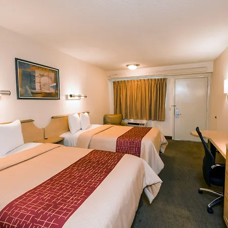 Red Roof Inn Laredo-2