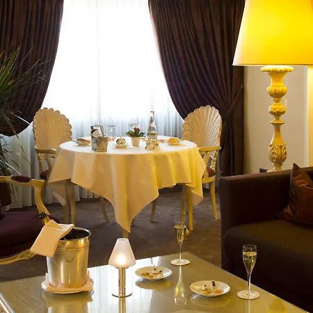 Hotel De La Cigogne-3