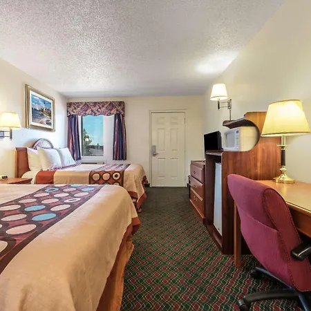 Super 8 By Wyndham Eastland-3