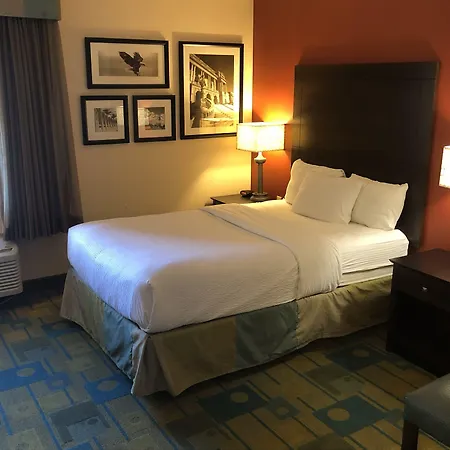 La Quinta By Wyndham Plattsburgh-3