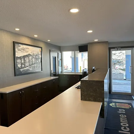Super 8 By Wyndham Lethbridge-3