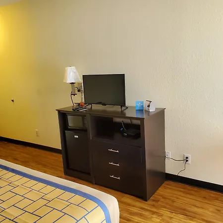 Days Inn By Wyndham Macon I-75 North-2