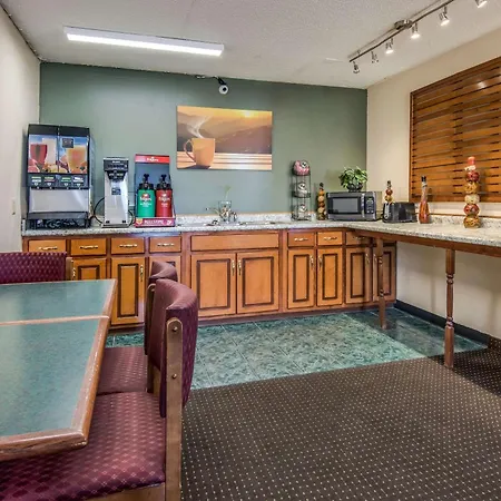 Rodeway Inn & Suites Dublin-3