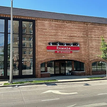 Ramada By Wyndham Milwaukee-2