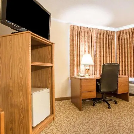 Econo Lodge Inn & Suites-3