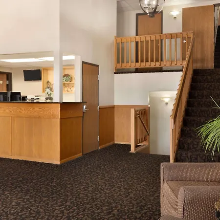 Travelodge By Wyndham Jefferson City-2