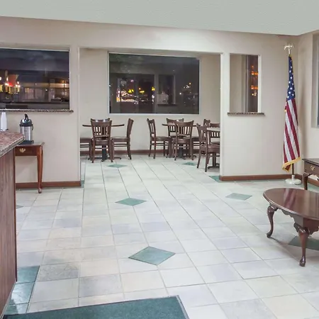 Knights Inn Lebanon-2