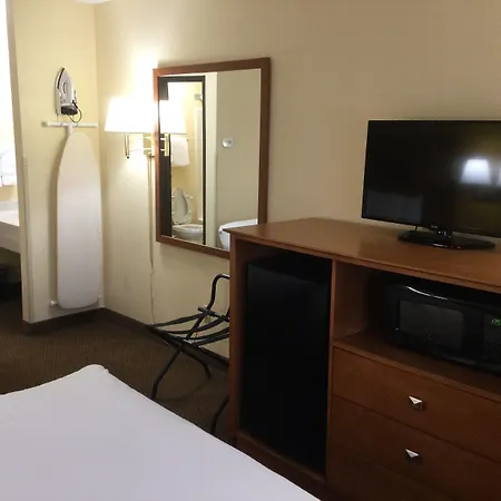 Baymont By Wyndham Port Huron-2