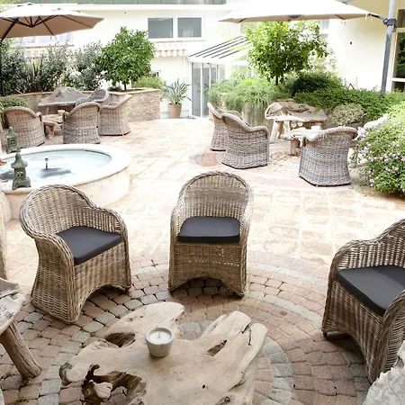 Best Western Premier Le Patio des Artistes Wellness Jacuzzi-2