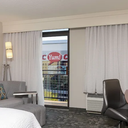 Courtyard By Marriott Louisville Downtown-3