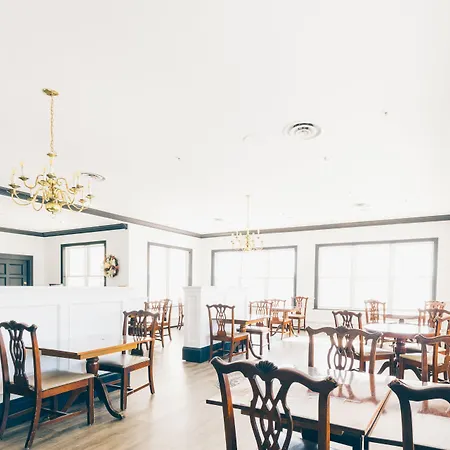 The Loyalist Country Inn & Conference Centre-2