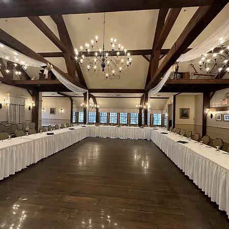 Publick House Historic Inn And Country Motor Lodge-3