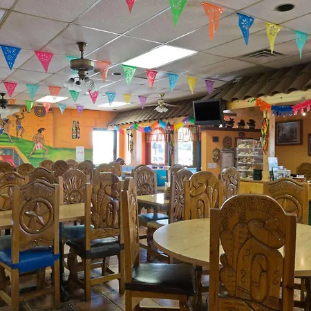 Knights Inn Brenham-3