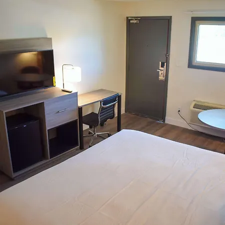 Ramada By Wyndham Cleveland Airport West-2