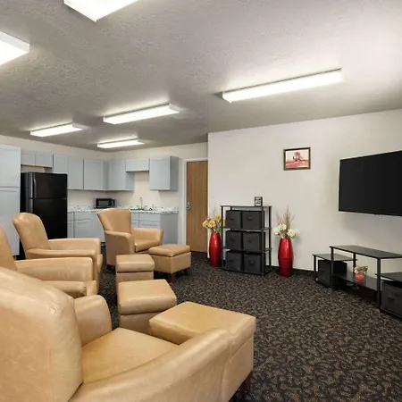 Travelodge By Wyndham Vaughn-2