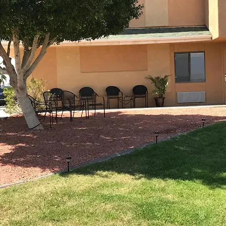 Travelodge By Wyndham Yuma-3