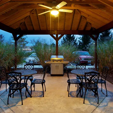 Sonesta Simply Suites Cleveland North Olmsted Airport-2