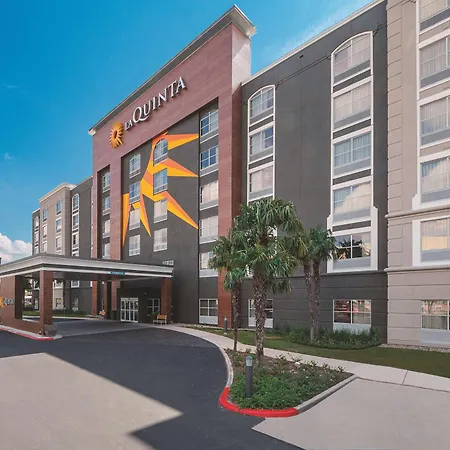 La Quinta Inn & Suites By Wyndham San Antonio Downtown-3