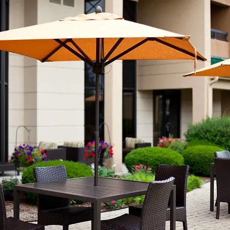 Courtyard Chicago St. Charles-3