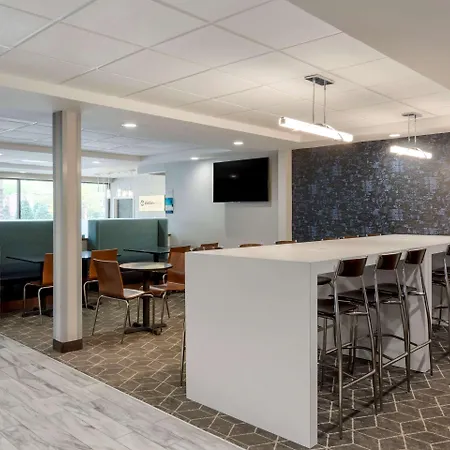 Clarion Pointe Charlottesville-2