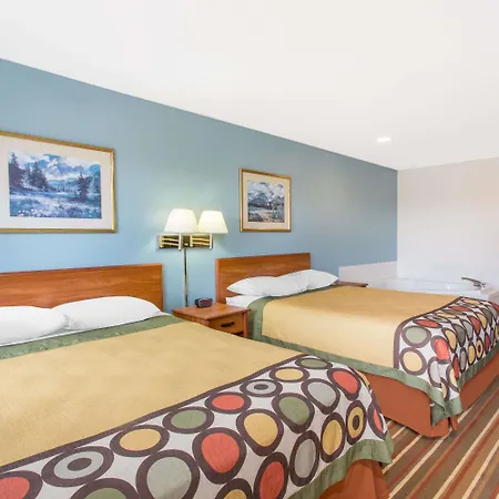 Super 8 By Wyndham Bedford-2