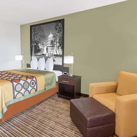 Super 8 By Wyndham Madison South-2
